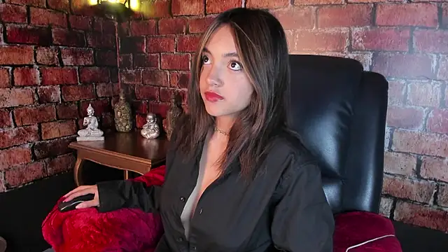 Snapshot of Victoriaa2_Doll chatting on 02/18/26, 12:45 Victoriaa2 Doll online show from 02/18/26, 12:45