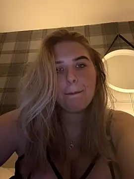 CutieCurvyGirlxo online show from 10/10/25, 11:59