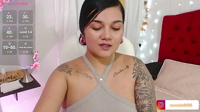 mia traveluxe online show from 09/18/25, 02:02