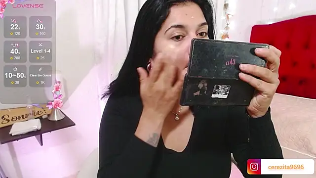 mia traveluxe online show from 09/19/25, 01:51