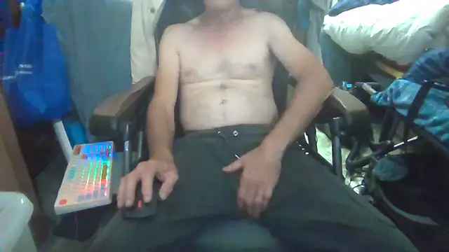 Lovyourpuss online show from 04/22/26, 12:18