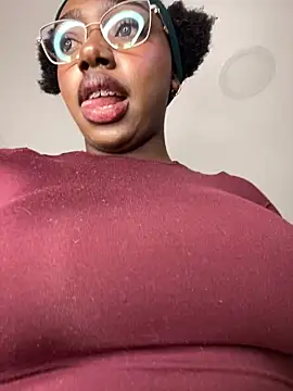 alissradiante1 online show from 10/26/25, 10:15