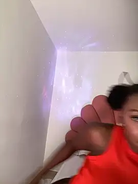 alissradiante1 online show from 10/30/25, 03:41