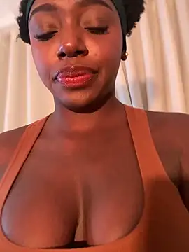 alissradiante1 online show from 11/17/25, 03:23