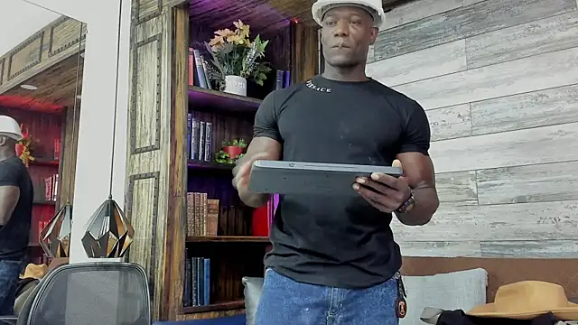 Snapshot of MarcusBlack_ chatting on 08/05/26, 11:46 MarcusBlack online show from 08/05/26, 11:46