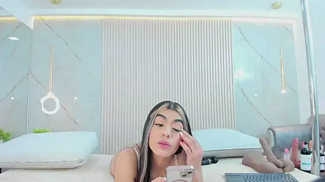 Antonella west online show from 12/22/25, 09:45