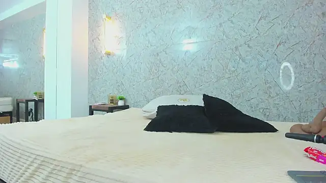 Antonella west online show from 04/13/26, 09:42