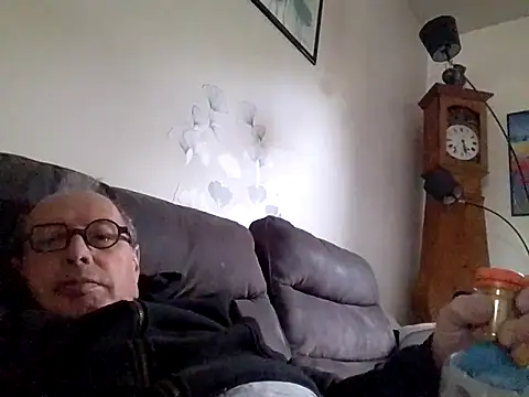 Vince072 online show from 10/10/25, 06:34