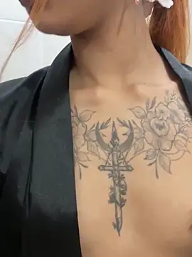 AnnahiBaker online show from 10/13/25, 07:14