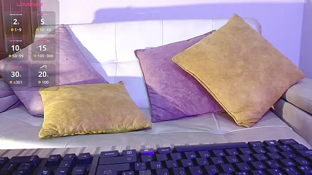 alesiamoore online show from 09/19/25, 03:13