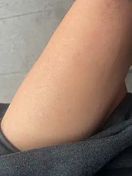 xiaoyuan01 online show from 10/15/25, 03:17