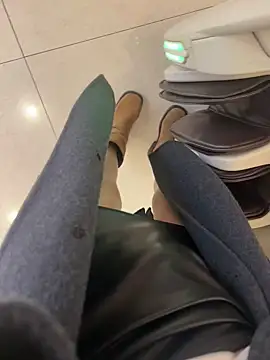 xiaoyuan01 online show from 10/20/25, 02:23