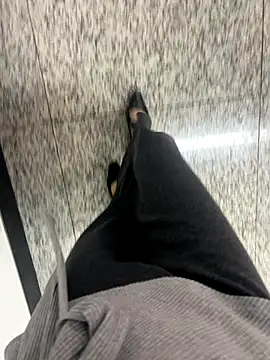 xiaoyuan01 online show from 11/04/25, 03:38