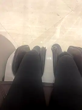 xiaoyuan01 online show from 12/22/25, 01:46