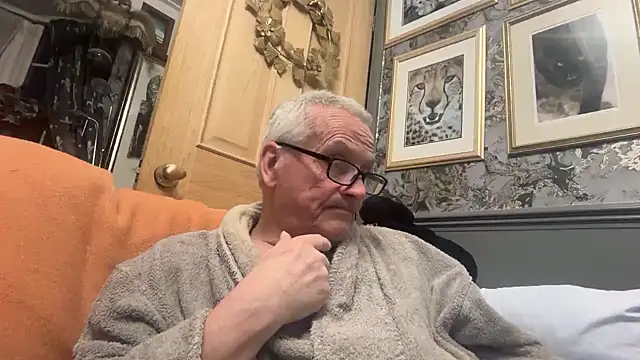 poggles online show from 04/12/26, 07:52