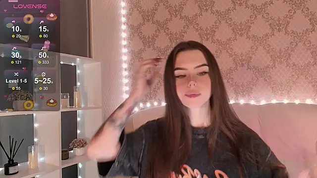 HolyMiax online show from 11/18/25, 03:23