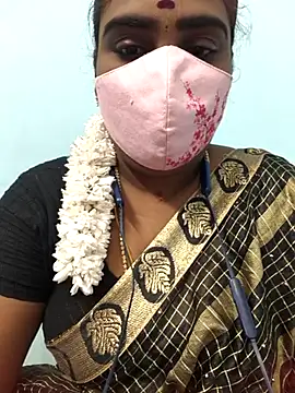 Snapshot of Tamil_riyalini12 chatting on 10/17/25, 06:21 Tamil riyalini12 online show from 10/17/25, 06:21