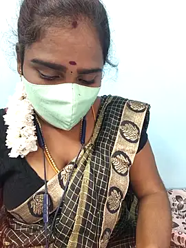 Snapshot of Tamil_riyalini12 chatting on 11/22/25, 05:23 Tamil riyalini12 online show from 11/22/25, 05:23