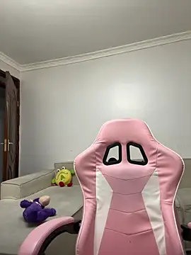 Snapshot of Lil-shawrie chatting on 09/17/25, 06:31 Lil-shawrie online show from 09/17/25, 06:31