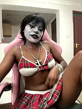 Snapshot of Lil-shawrie chatting on 10/04/25, 04:43 Lil-shawrie online show from 10/04/25, 04:43