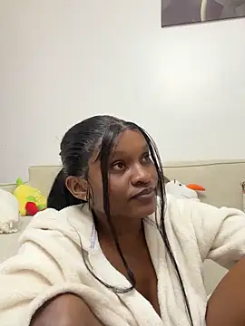 Snapshot of Lil-shawrie chatting on 10/05/25, 08:18 Lil-shawrie online show from 10/05/25, 08:18