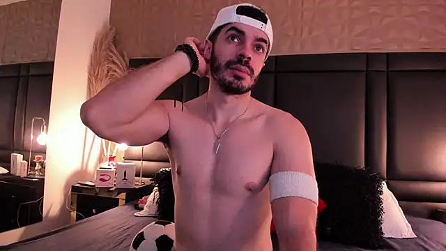 AxelThompson  online show from 11/19/25, 11:21