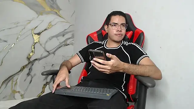 Snapshot of JulianSaintt chatting on 03/03/26, 07:53 JulianSaintt online show from 03/03/26, 07:53