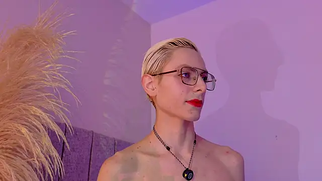 liiamluna  online show from 02/23/26, 09:39