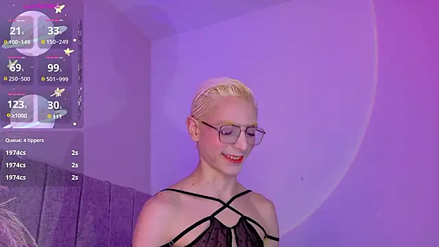 liiamluna  online show from 03/30/26, 09:32