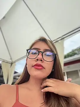 sara calderon online show from 10/14/25, 01:23