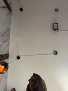 sara calderon online show from 12/03/25, 02:15