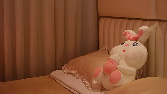 LiaGotti online show from 10/27/25, 09:19