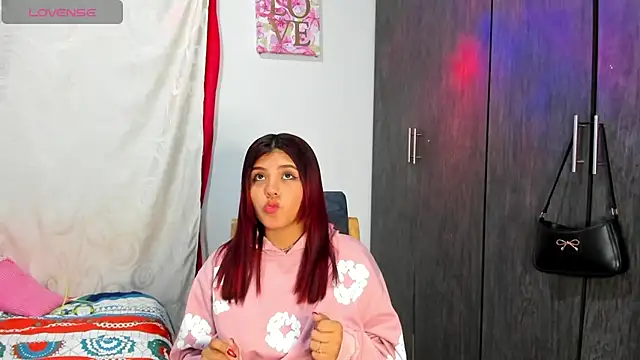 Snapshot of lizzylizzy4 chatting on 10/06/25, 11:57 lizzylizzy4 online show from 10/06/25, 11:57