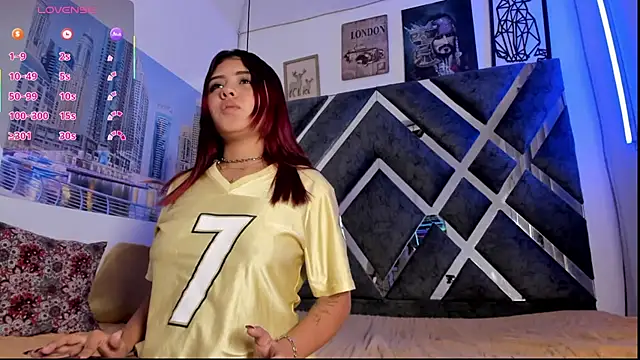 Snapshot of lizzylizzy4 chatting on 10/15/25, 03:50 lizzylizzy4 online show from 10/15/25, 03:50