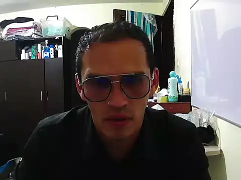 Snapshot of DOBLEWYOSK69G chatting on 09/12/25, 10:21 DOBLEWYOSK69G online show from 09/12/25, 10:21