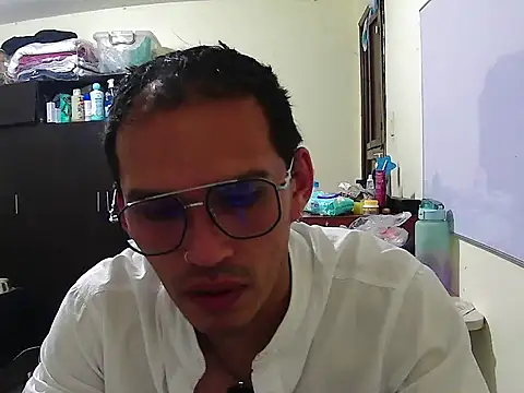 Snapshot of DOBLEWYOSK69G chatting on 09/15/25, 05:07 DOBLEWYOSK69G online show from 09/15/25, 05:07