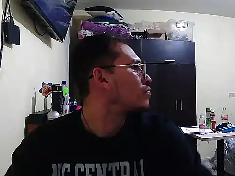 Snapshot of DOBLEWYOSK69G chatting on 10/10/25, 05:50 DOBLEWYOSK69G online show from 10/10/25, 05:50