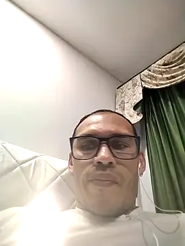 Snapshot of DOBLEWYOSK69G chatting on 02/28/26, 11:28 DOBLEWYOSK69G online show from 02/28/26, 11:28