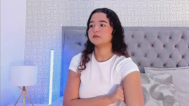 Evaa Lunna  online show from 04/16/26, 08:42