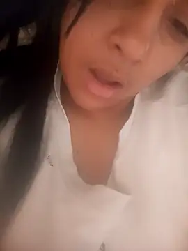 Snapshot of srtsara chatting on 11/05/25, 01:22 srtsara online show from 11/05/25, 01:22