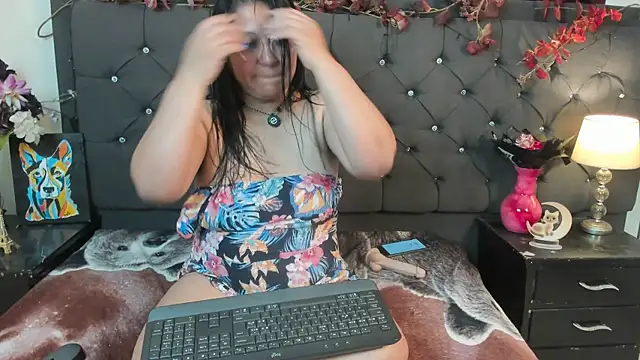 sofia sorceress5 online show from 11/10/25, 01:04