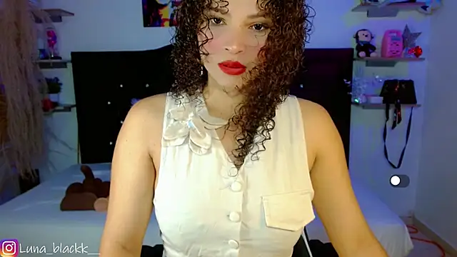 Snapshot of Luna_blackk chatting on 10/12/25, 09:03 Luna blackk online show from 10/12/25, 09:03