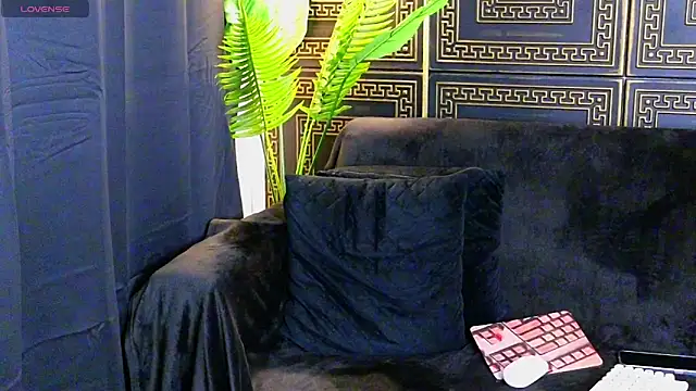 Aelorya online show from 12/17/25, 08:15