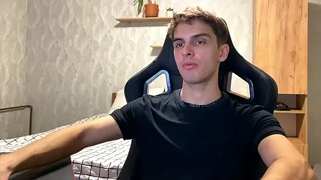 Snapshot of elliot_scott chatting on 09/23/25, 01:47 elliot scott online show from 09/23/25, 01:47