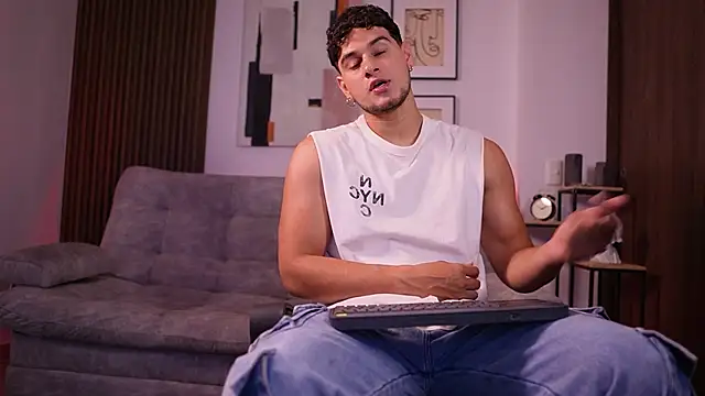 Snapshot of DaviesBrown chatting on 01/18/26, 08:45 DaviesBrown online show from 01/18/26, 08:45