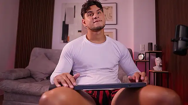 Snapshot of DaviesBrown chatting on 02/10/26, 08:35 DaviesBrown online show from 02/10/26, 08:35