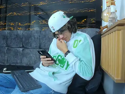 Diamond twink online show from 02/18/26, 01:40