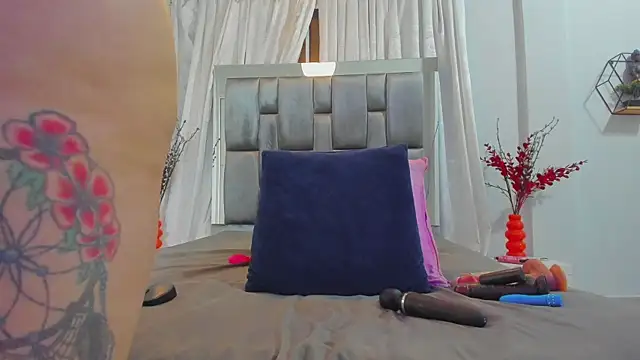 Snapshot of milfhorny_69 chatting on 01/17/26, 11:37 milfhorny 69 online show from 01/17/26, 11:37