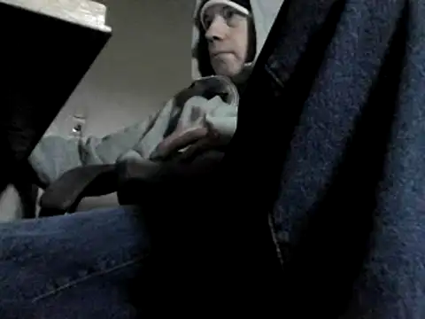 Snapshot of skateboy78 chatting on 12/14/24, 12:12 skateboy78 online show from 12/14/24, 12:12