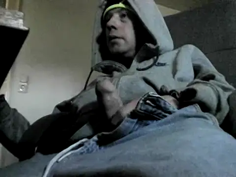 Snapshot of skateboy78 chatting on 01/19/25, 02:49 skateboy78 online show from 01/19/25, 02:49